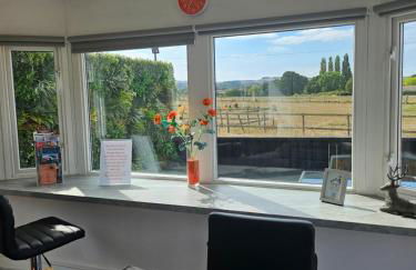 Ruth's Refresh Shropshire Country Retreat with Private Hot Tub & Stunning Views - Foto 18