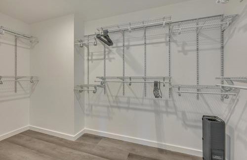 Waterfront Patio! Stylish Family Home in Everett - Photo 15