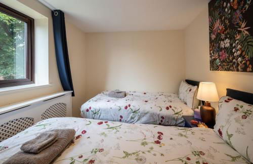 Comfy Chippenham Double Ensuite Home with Large Garden with Parking x 4 - Foto 38