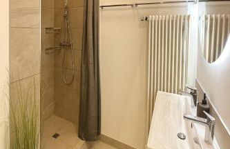 YFB-170m2 Apartment für bis zu 15, modern, 1min zu UBahn, Ruhige Lage, Parkplätze, WIFI, Netflix, Kindergerecht - Foto 16