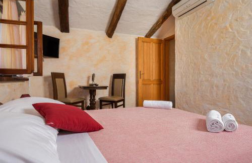 Villa Denis Village in Central Istria for 28 people pet friendly complex of 4 stone houses - Photo 49