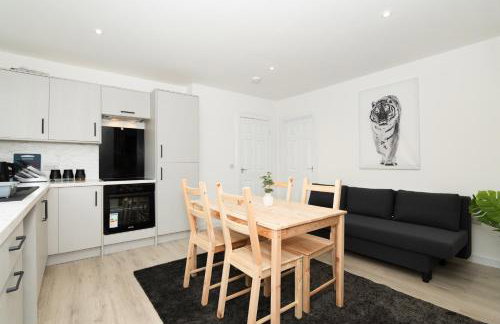 4Bed-House-2Bath-Free Parking-by Holiday Homes - Foto 1