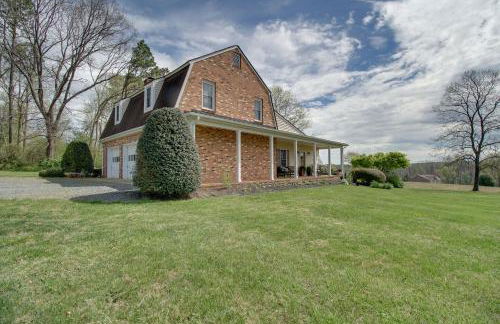 Pet-Friendly Cottage with Game Room and Fire Pit! - Foto 39