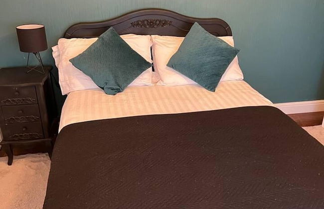 Inviting 3-bed Apartment in Newcastle Upon Tyne - Photo 3