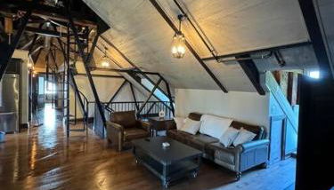 Upscale Industrial Penthouse - Foto 3