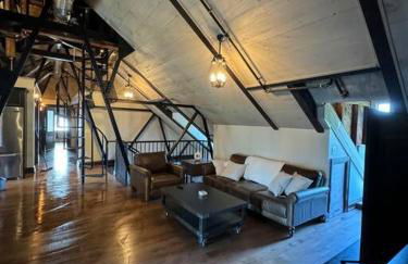 Upscale Industrial Penthouse - Foto 3