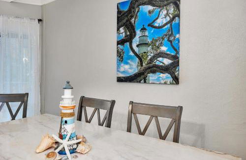 Steps to East Beach & Pet Friendly w/ 2 King Beds - Foto 11