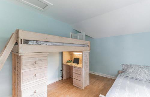 Mountain View Victorian with Convenient Location and Lots of Space tp Play farmhouse - Foto 30