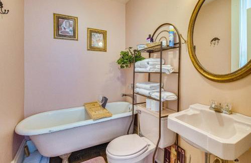 Creekfront Yellville Manor with Parlors and Fire Pit! - Foto 26