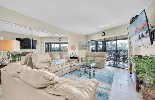 Sun Plaza by Coastal Chic Vacations - Private Beach Access with Pool and Tennis - Photo 15