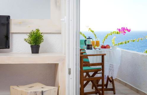 Pahivouni Studios & Suites - Photo 49