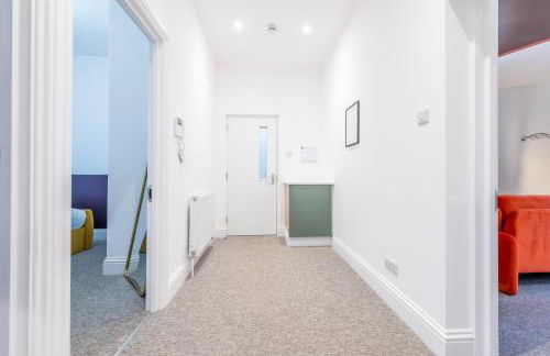 Modern Silverstone with FREE PARKING by Prescott Apartments - Foto 38