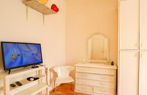 Quiet Mountains Apartment - with Wi-Fi, Smart TV - Foto 13