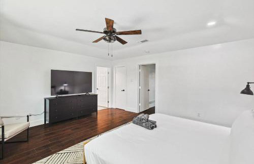 5-BR Relaxing Retreat with Pool Hot tub Fire Pit - Foto 21