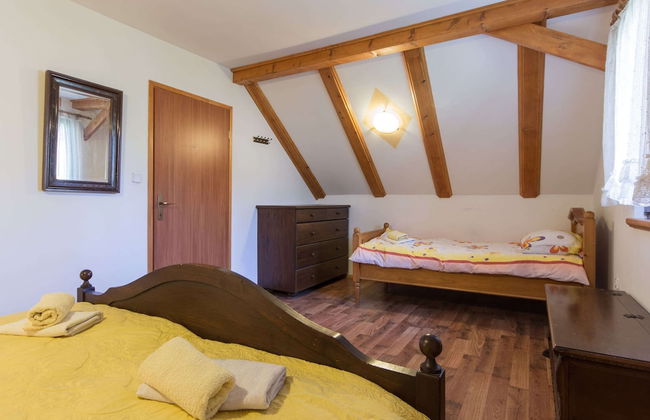 Adorable Home With Pool & Hot Tub Surrounded by Beautiful Nature - Photo 3