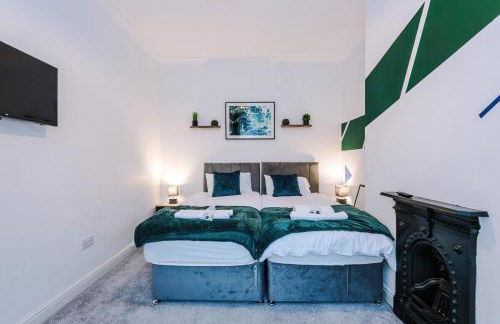 4 Bedroom House in Walkden with Free Parking, by Short Term Digs Short Lets & Serviced Accommodation - Foto 37