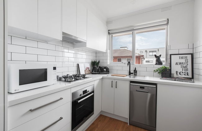 Heart of Ormond Apartment by Ready Set Host - Photo 5