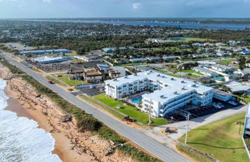 Oceanfront Elysium with a pool - Photo 45