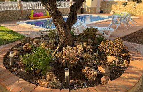 Villa Loli, Chalet con piscina, cerca de la playa y la ciudad - Photo 7