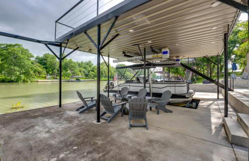 Outdoor Entertainment Space: Home in McQueeney - Foto 27