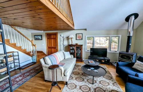 Oceanfront Cottage with Fire Pit & Direct Water Access Near Acadia National Park in Hancock, Maine - Foto 16