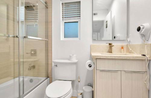 Wonderful 3 Bedroom Home Perfect for Getaway - Photo 4