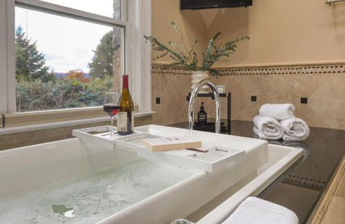 Hudson River Views Briarcliff Manor Home with Deck - Foto 18