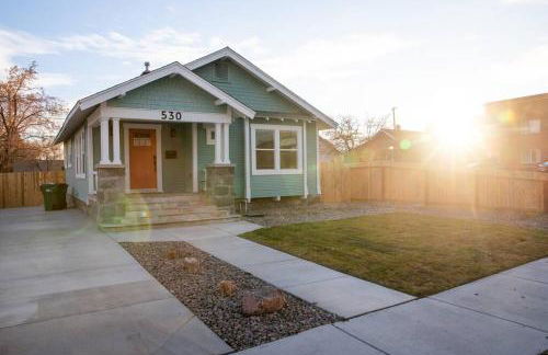 Reno's Biggest Little House - Cozy Home Theatre - Foto 4