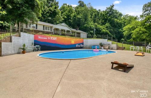 Creekside Oasis - 5BR Retreat with Pool & Hot Tub - Foto 12