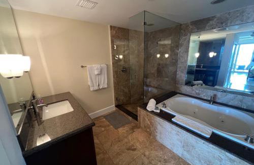 FULL TIME LIC Mgr - LUXURIOUS 3 BED 3 BATH OCEANFRONT SUITE - UPSCALE OCEANFRONT RESORT - INDOOR PICKLEBALL - SPEAKEASY! - Foto 23