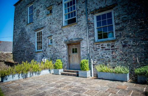 Great House - A Grand Georgian Retreat with Heated Outdoor Pool - Photo 5