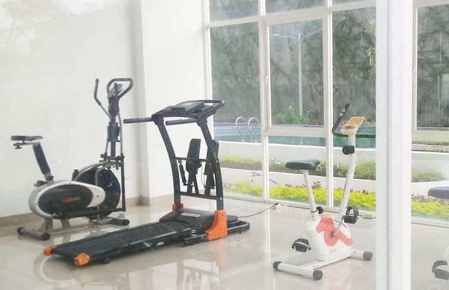 Comfy Studio Loft Connected To Mall At Icon Gresik Apartment - Foto 14