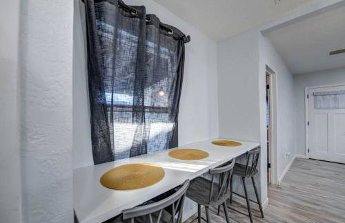 Modern Home-Downtown-3 Bedroom- King Bed - Foto 4