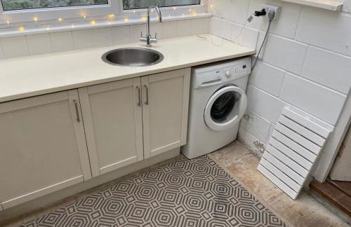 Quiet location close to centre - Photo 5