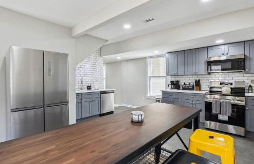 Spacious Home with Game Room - 9 mins from Cedar Point - Foto 27