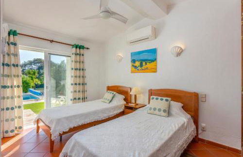 Beach villa Casa de Amanhã 450 mts to the beach with beautiful garden and heated saltwater pool - Foto 24