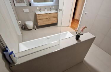 Modernes Neubauhaus ca 200 qm Nähe vom Flughafen - Foto 5