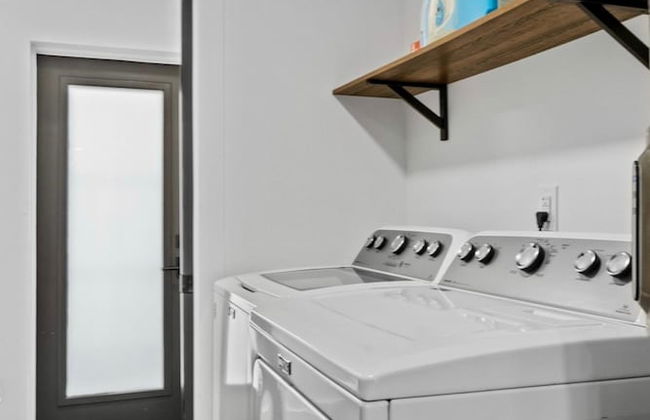 Stunning Poolside Luxury Retreat - Foto 18