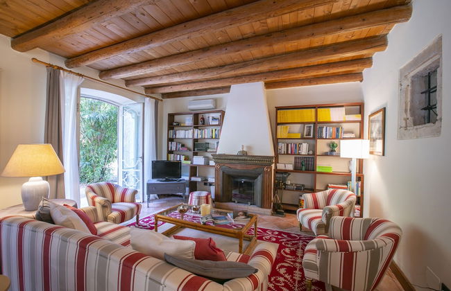 Alberta's Liberty House With Pool - Photo 18