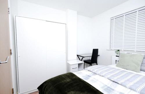 Cozy Place in Salford, Sleeps 8, 4 Bedroom, 5 Beds - Foto 64