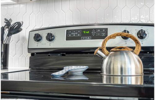 5BR3BA Minutes from the Action with Skyline Views - Foto 11