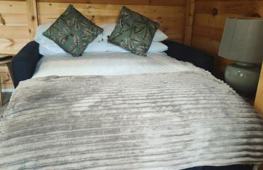 Walliswood Lodge - Wood Burner, Air Con & Wi-fi, Rural Retreat - Foto 7