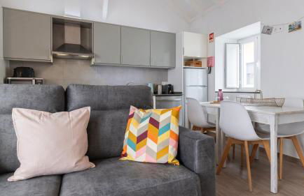 Cozy Retreat with Patio Near Sintra by LovelyStay - Foto 9