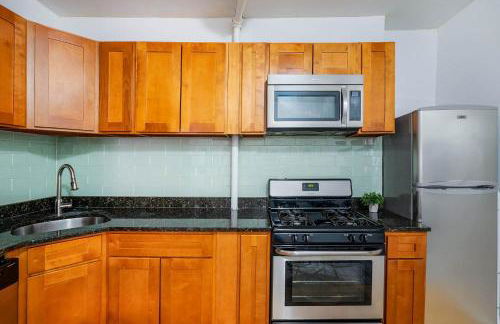 102-1A Best Value 2BR Apt Near Central Park - Foto 8