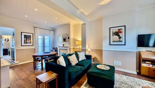 Stunning House With Private Backyard - Foto 1