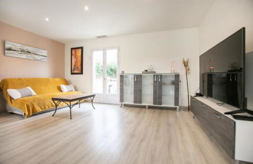 Plain pied climatisé piscine idéalement situé - Foto 11