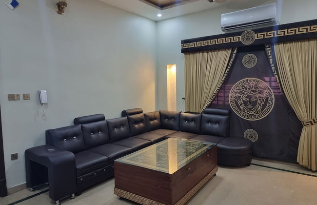 Impeccable 4-bed Villa in Gujrat - Photo 19