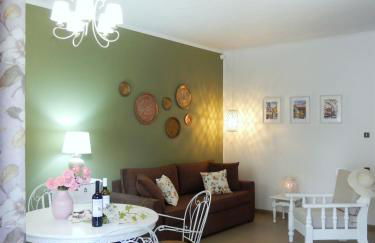 Portico Cozy Home - Photo 2