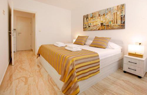 Modern 2-Bed Apt, Late check in available - Photo 29