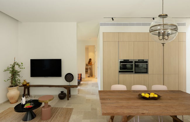 The Y House - Photo 16